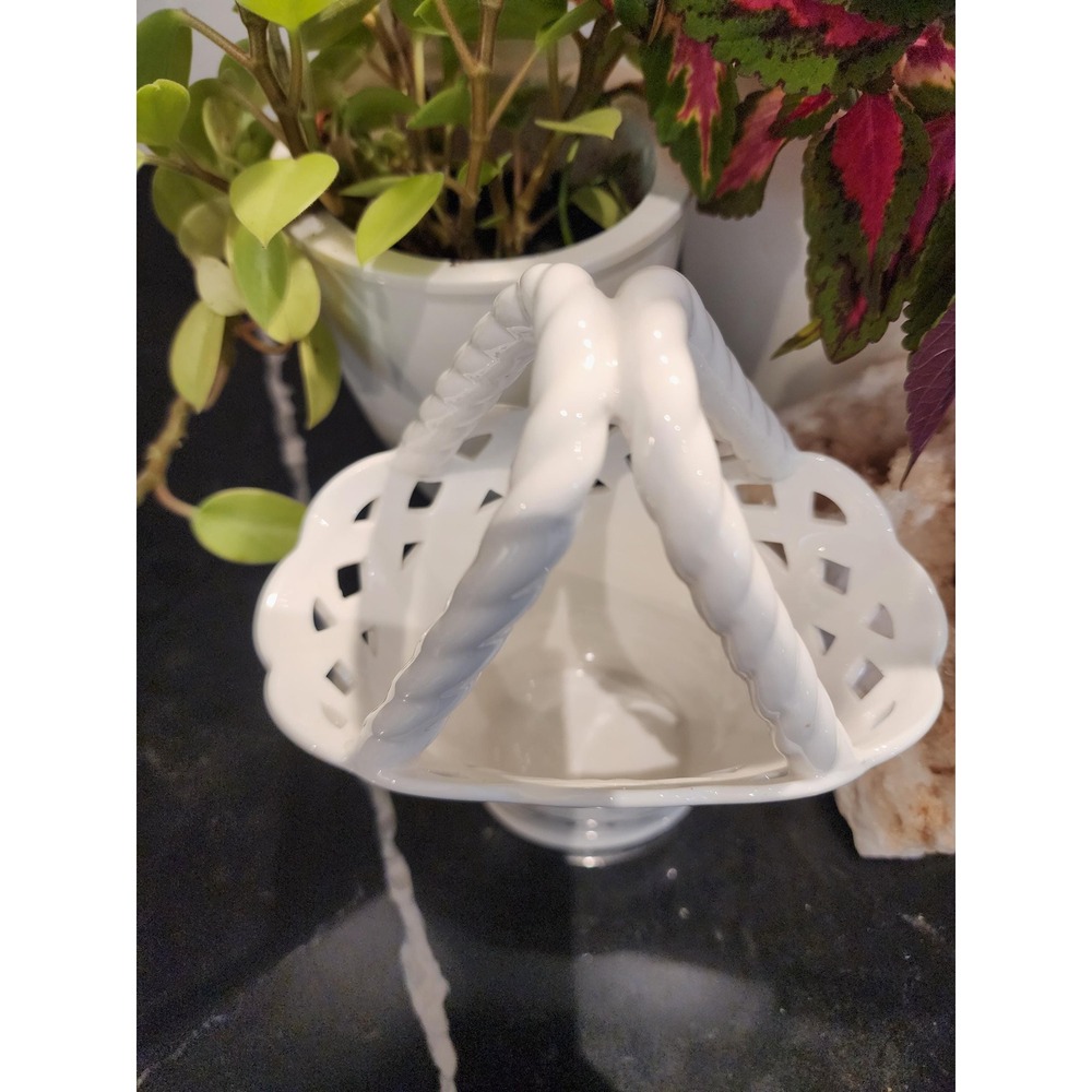 Mikasa Holiday Lace Basket Vintage Porcelain Christmas Centerpiece RL050 White - Picture 2 of 3